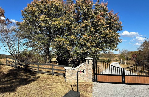 Huntsville Cabin | Cliffs Edge Guest House- 2 bedroom cabin with War Eagle Creek Views and cave