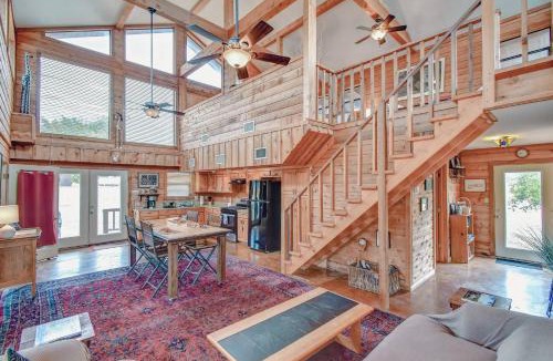 Glen Rose House | Cliffside Cabin @ High Hope Ranch Cowboy POOL!