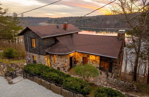 Forsyth Ski Chalet | Cliffside Chateau w/Epic Lake Views