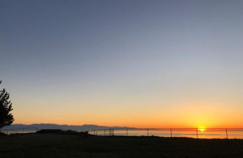 Oak Harbor House | Cliffside Cottage