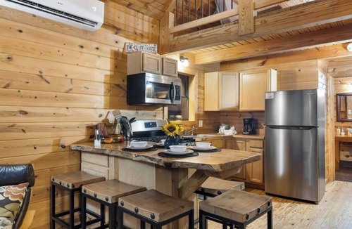 Broken Bow Cabin | Cliffside Escape | Epic Lake Views & Off-Grid Stay