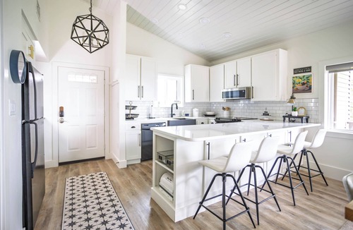 Fairfield Bay Condo | Cliffside Escape – Cozy 2BR/2BA Condo with Scenic Views
