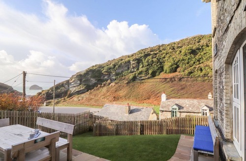 Trebarwith Strand Cottage | Cliffside