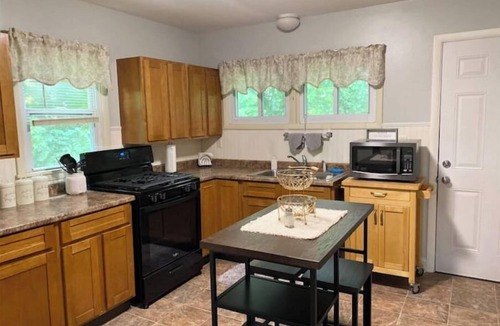 Oneida Castle House | Cliffside Getaway: Turning Stone, Vernon Downs,etc