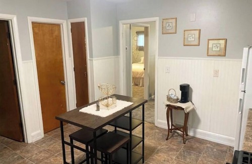 Oneida Castle House | Cliffside Getaway: Turning Stone, Vernon Downs,etc