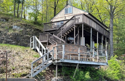 Hammond Cabin | Cliffside Hideaway-Renovations & upgrades coming!