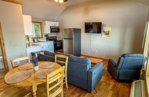 Hammond House | Cliffside Hideaway-Renovations & upgrades coming!