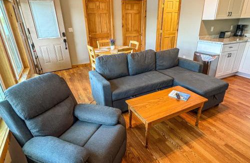 Hammond House | Cliffside Hideaway-Renovations & upgrades coming!