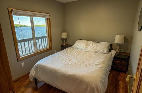 Hammond House | Cliffside Hideaway-Renovations & upgrades coming!