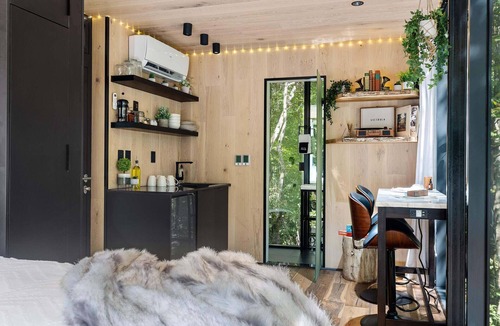 Lupton City Cabin | Cliffside Mirror Cabin