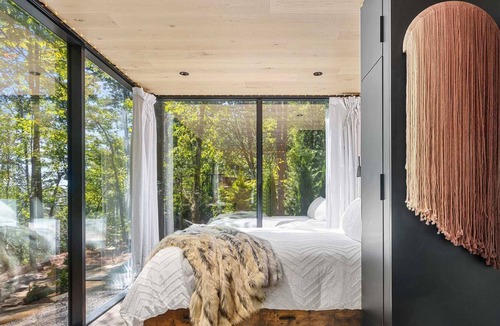 Lupton City Cabin | Cliffside Mirror Cabin