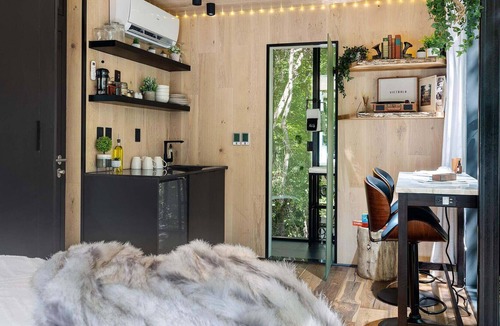 Lupton City Cabin | Cliffside Mirror Cabin