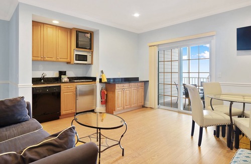 Greenport West Apartment | Cliffside Resort Condominiums