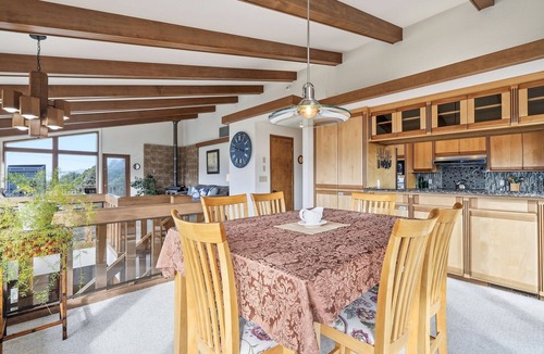 Agate Beach House | Cliffside Retreat Near Beach Access