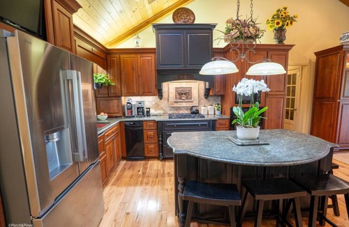 Young Harris House | Cliffside Retreat - Scenic Overlook/Creek/Firepit