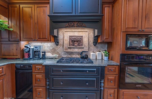 Young Harris House | Cliffside Retreat - Scenic Overlook/Creek/Firepit