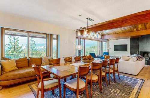 Round Hill Village House | Cliffside Retreat