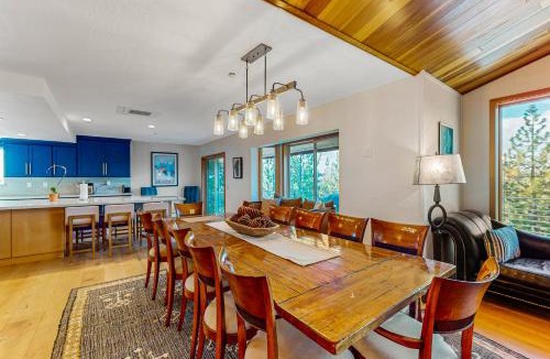 Round Hill Village House | Cliffside Retreat