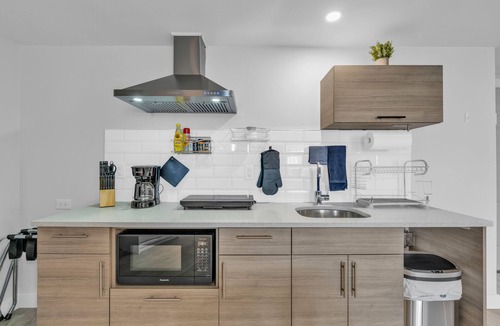 Ruthven Apartment | Cliffside Suite #3 - Seacliff Beach Suites