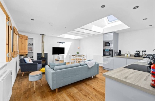 Auchmithie Apartment | Clifftop Cottage - A Seaside Sanctuary