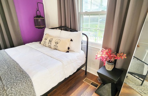 Brownsboro Zorn House | Clifton Retreat: Four Bedroom House Near Downtown Louisville, Expo Center