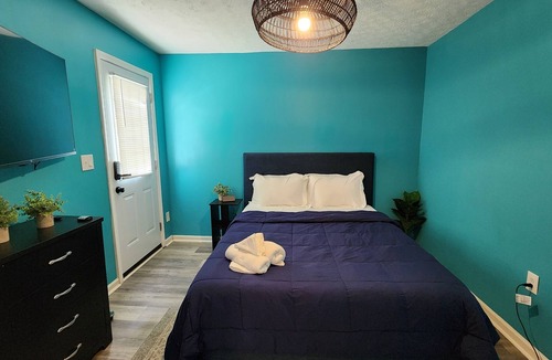 Brownsboro Zorn House | Clifton Retreat: Four Bedroom House Near Downtown Louisville, Expo Center