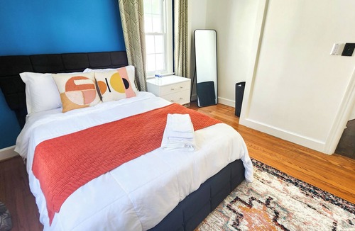 Brownsboro Zorn House | Clifton Retreat: Four Bedroom House Near Downtown Louisville, Expo Center
