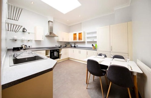 Bristol Apartment | Clifton Spacious 3 Bed Apt&Parking-Simply Check In