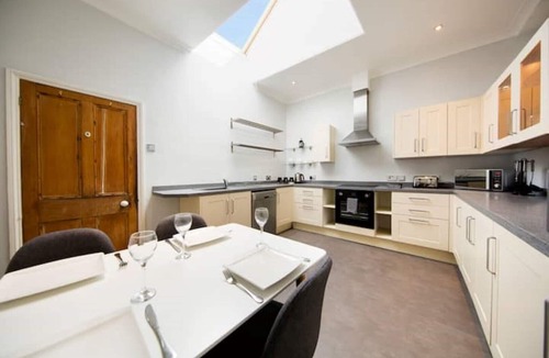 Bristol Apartment | Clifton Spacious 3 Bed Apt&Parking-Simply Check In
