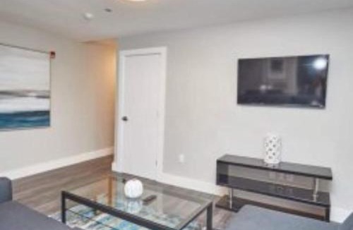 Niagara Falls House | CLIFTON WALK C2