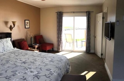 Indian Harbour Hotel | Clifty Cove Motel