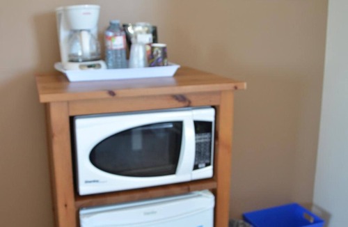 Indian Harbour Hotel | Clifty Cove Motel