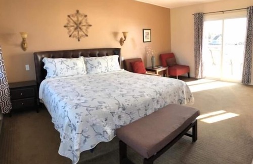 Indian Harbour Hotel | Clifty Cove Motel