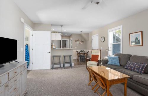 Grand Haven Apartment | Clinton Ave Retreat