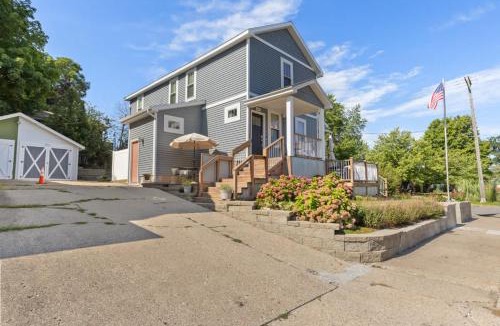 Grand Haven Apartment | Clinton Ave Retreat