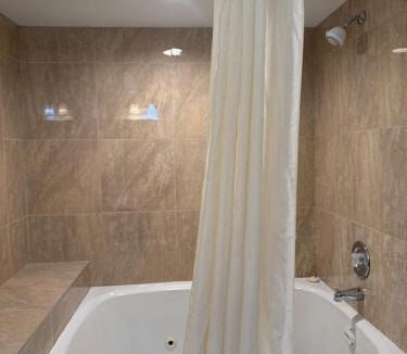 Port Clinton Hotel | Clinton Inn & Suites