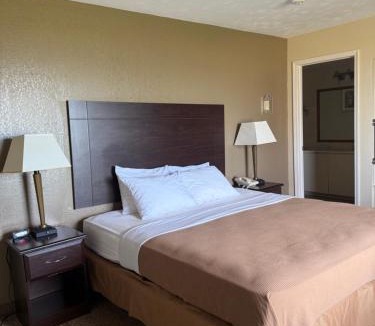 Port Clinton Hotel | Clinton Inn & Suites