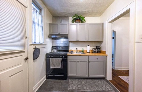 Clintonville Apartment | Clintonville Gem Fireplace Modern Kitchen
