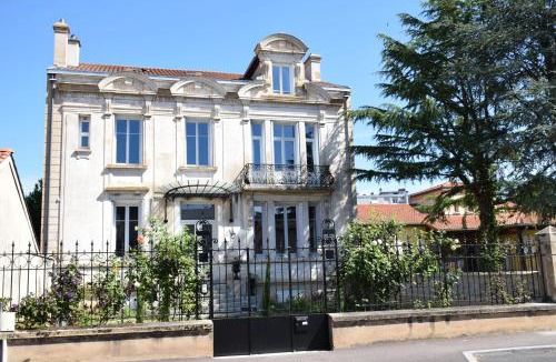 Montbrison House | CLOCHI-CLOCHA