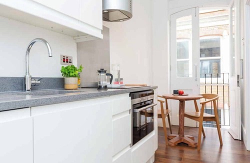 The City of London Apartment | Clockwork Gorgeous Studio