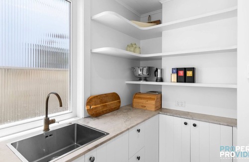 Clontarf House | Clontarf Beachfront Cottage