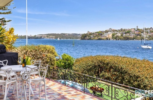 Clontarf House | Clontarf Beachfront Cottage