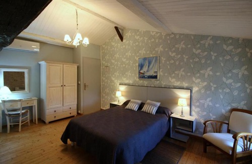Jau-Dignac-et-Loirac Bed & Breakfast | clos des hirondelles