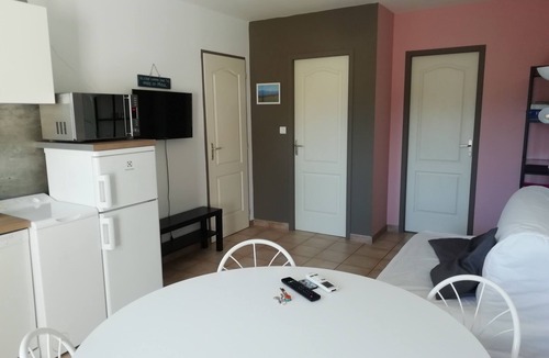 Monteux Condo | Clos des Plumbagos, between Avignon and the Ventoux