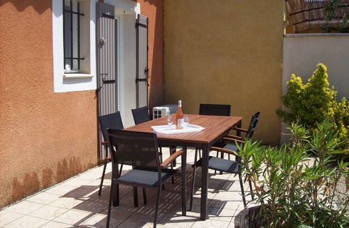 Monteux Condo | Clos des Plumbagos, between Avignon and the Ventoux