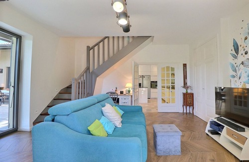 Vernay House | Clos du Cèdre - High-End Family Home with Spacious Garden, Pool, Parking