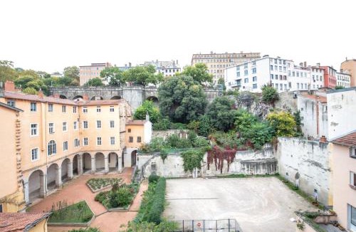 1st Arrondissement Apartment | Clos Saint Benoît