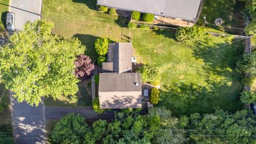 SouthPark House | Close 2 Southpark Pet Friendly w Fenced-In Yard