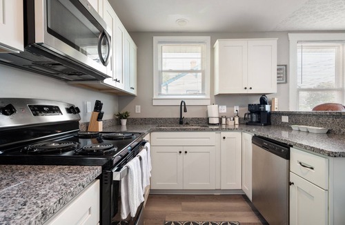 Buckroe Beach House | Close Beach Access - 150 Yards to Fishing Pier!