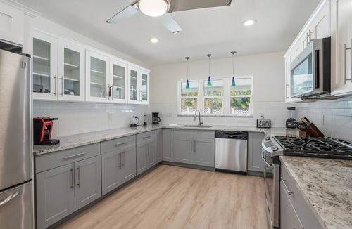 Bayview House | Close by the water and parks